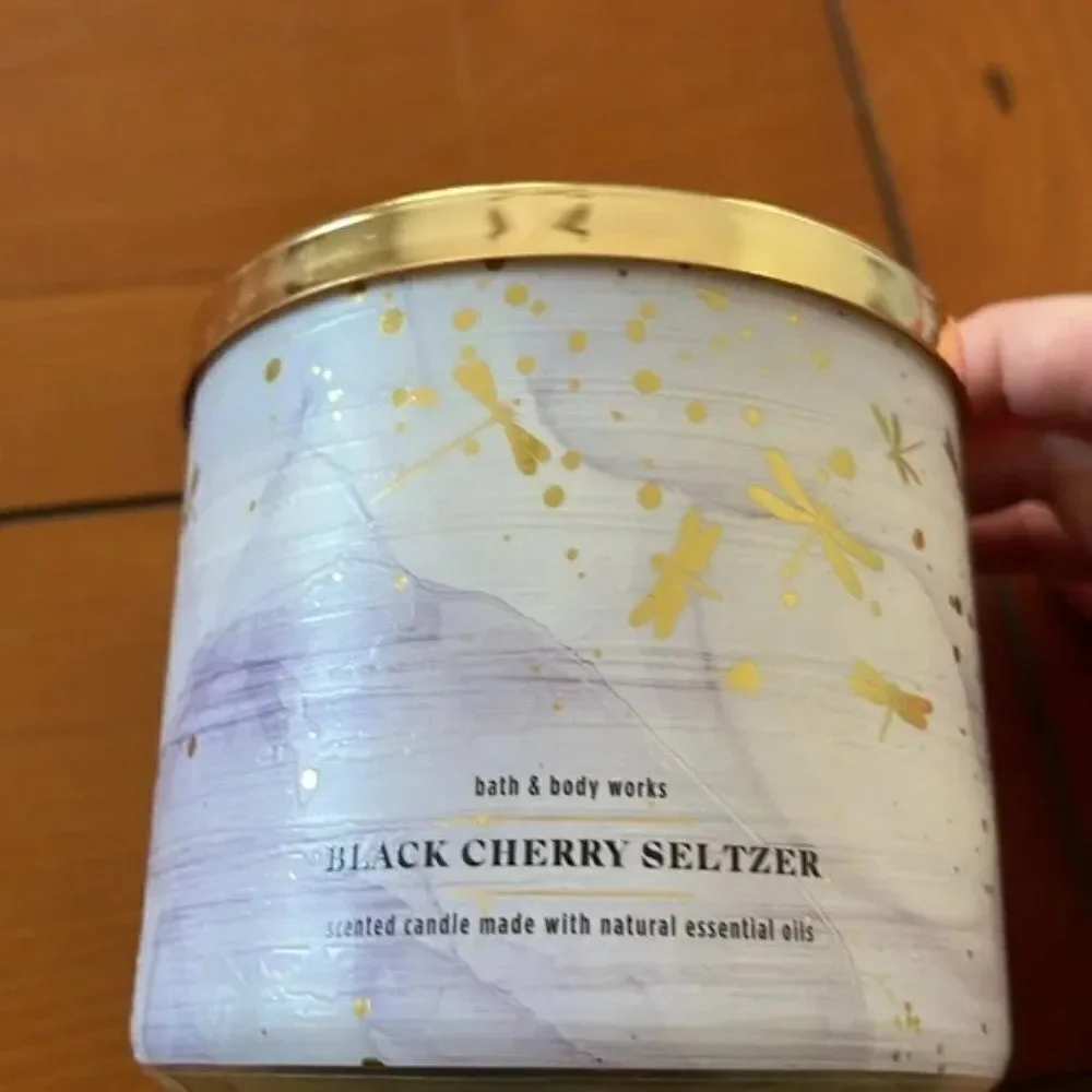 🆕 Bath & Body Work Black Cherry Seltzer 3 Wick Candle ⭐️ - Picture 2 of 4